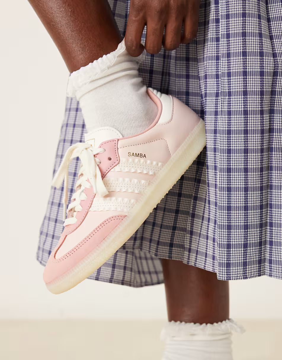 Baskets basses rétro à détails volantés – Style urbain