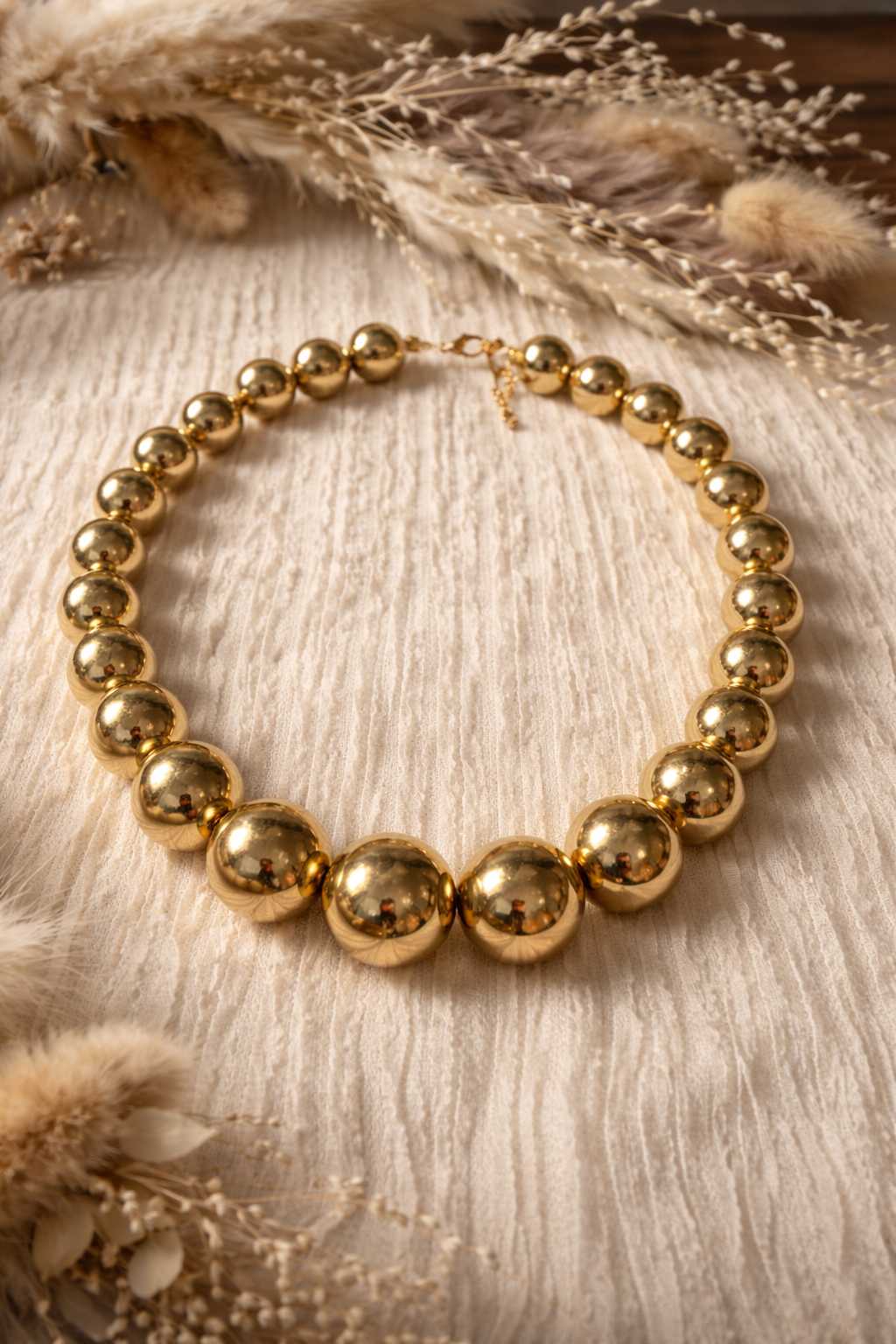 Bestseller | Goudkleurige statement ketting met bolletjes