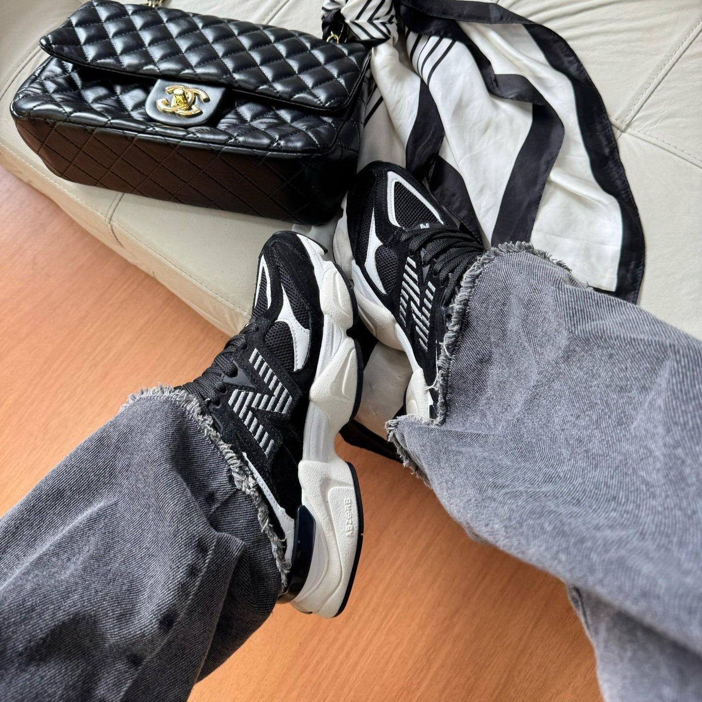 Tênis New Balance 9060 Sea Salt Preto e Branco Feminino Couro Legítimo