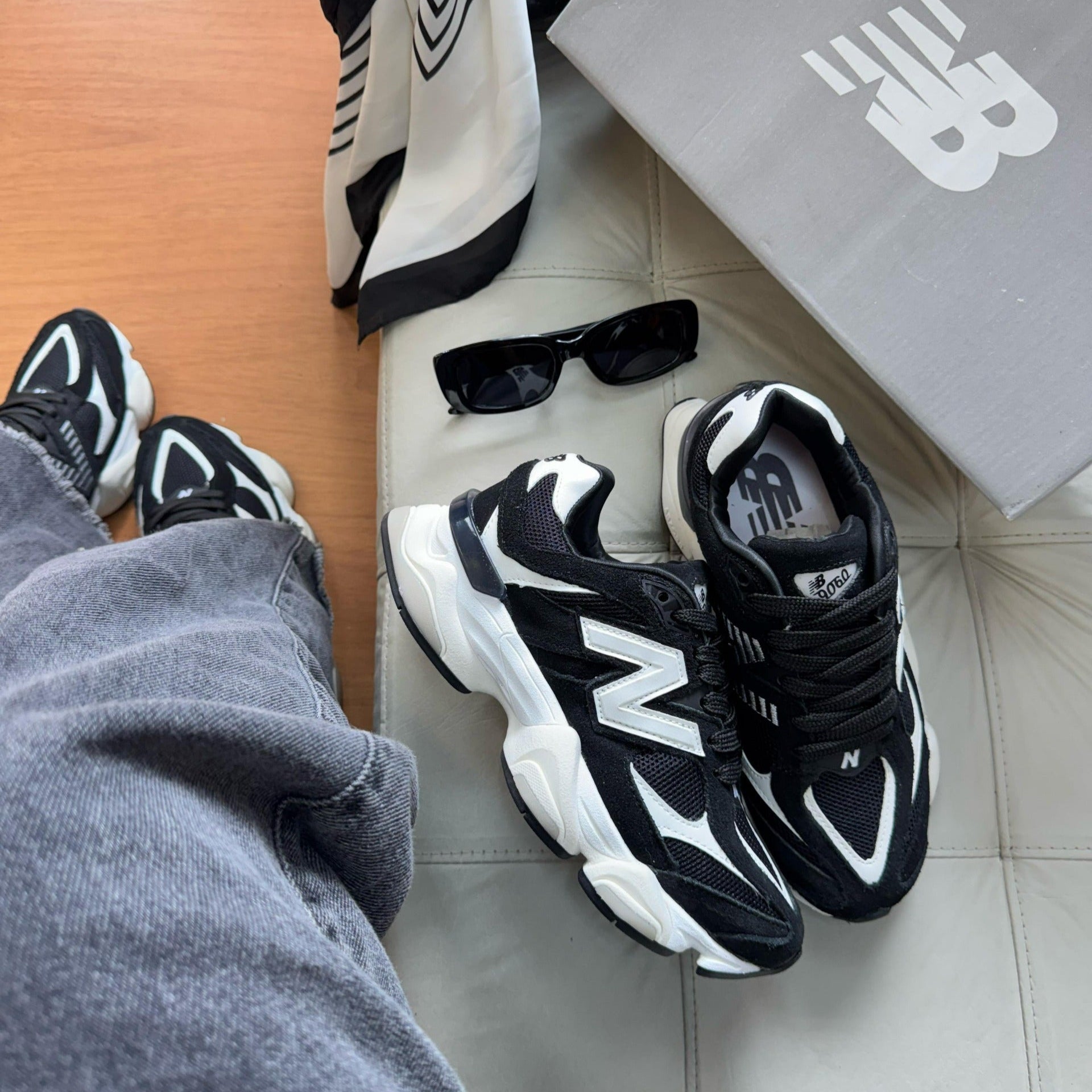 Tênis New Balance 9060 Sea Salt Preto e Branco Feminino Couro Legítimo